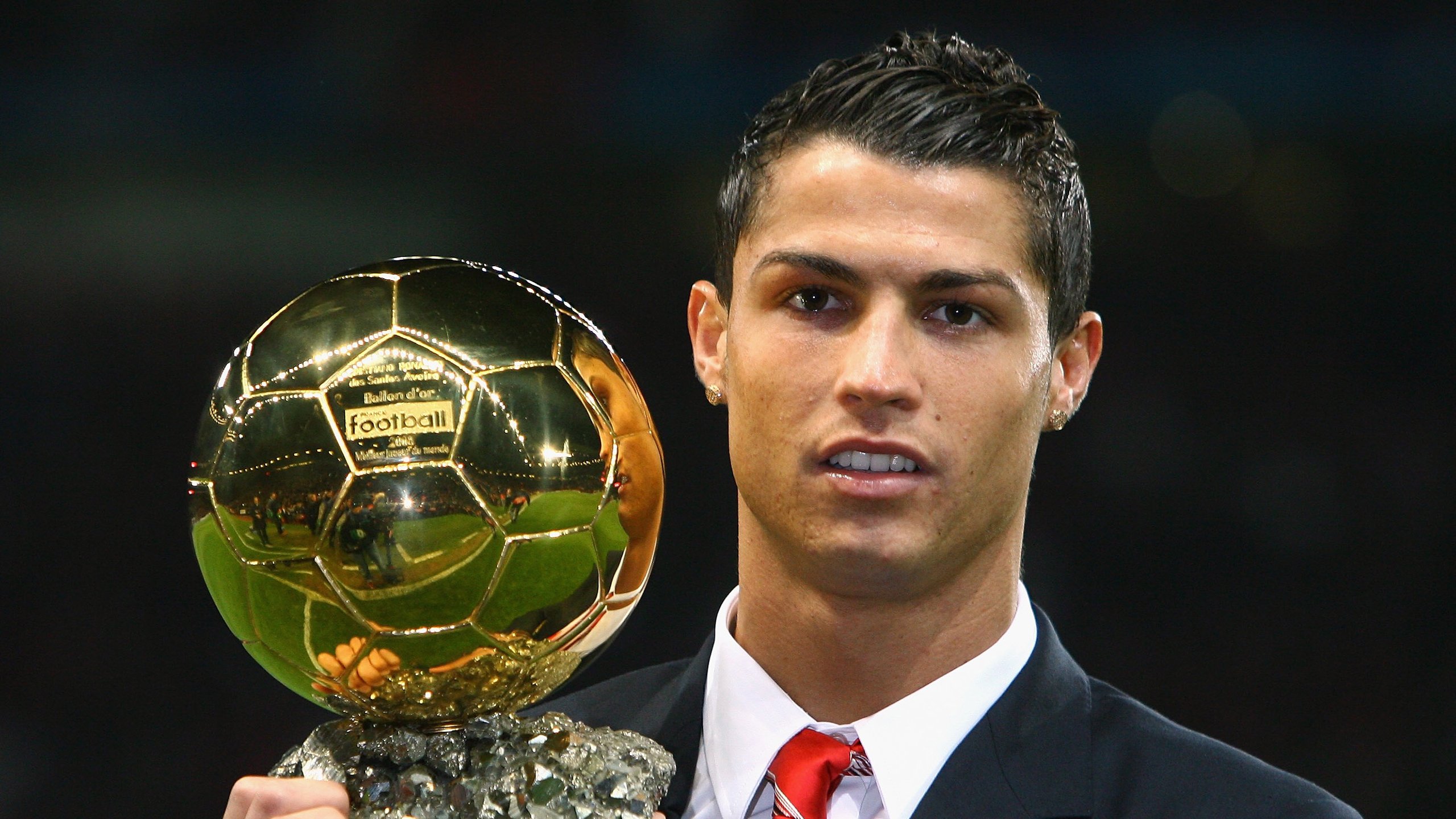 世界足球赛事的多彩幕后：球迷、志愿者的故事，足球志愿者招募