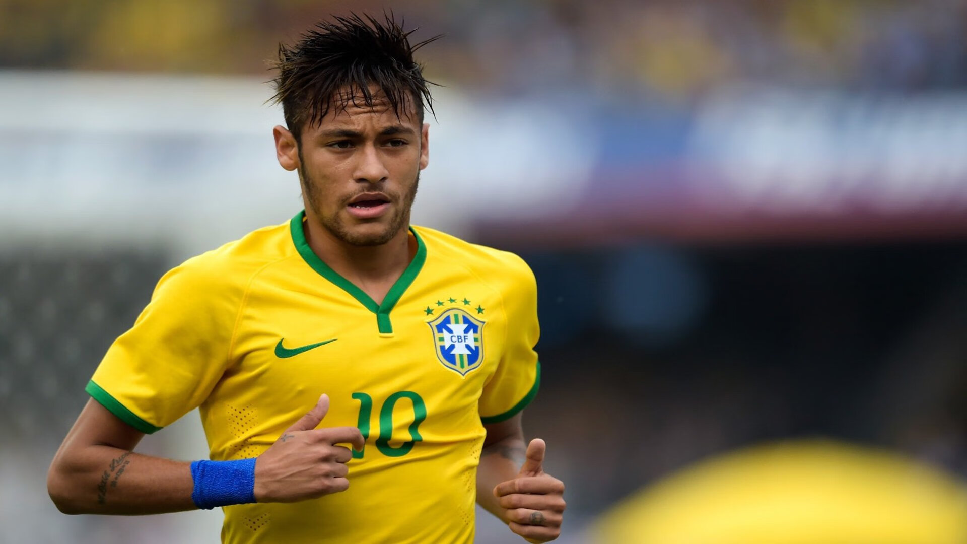 世界足球赛事的多彩幕后：球迷、志愿者的故事，足球志愿者招募