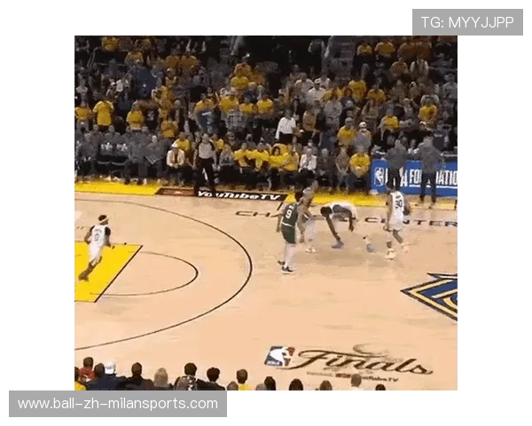 勇士季中战术调整，挡拆后的空间利用更高效